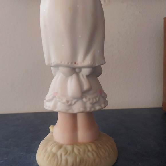 Precious Moments Figurine💒🗝 - Picture 3 of 4